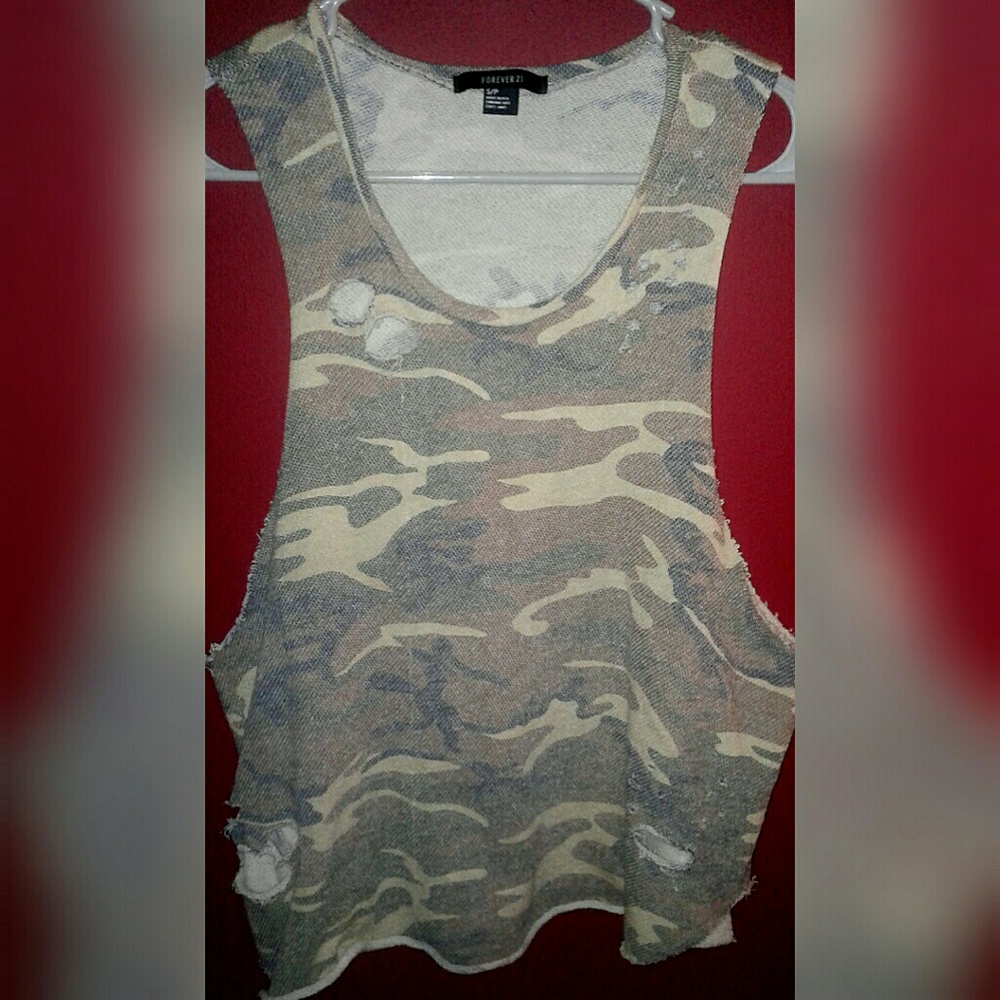 Forever21 Distressed Camo Muscle Tank💥💚